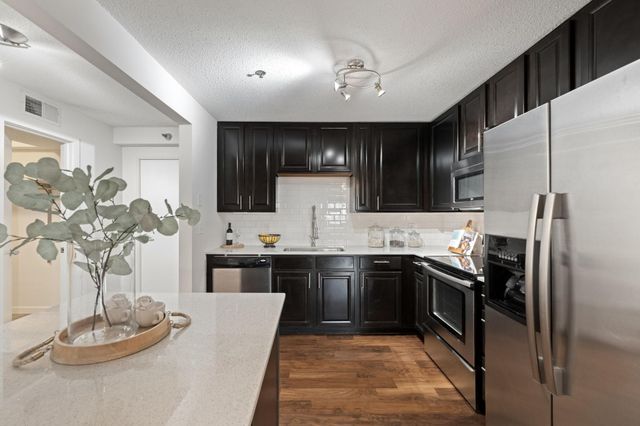 48 Groveland Terrace B307, Minneapolis, MN 55403