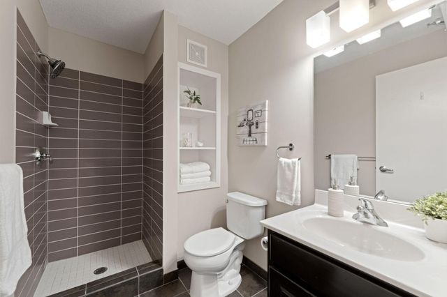 48 Groveland Terrace B307, Minneapolis, MN 55403