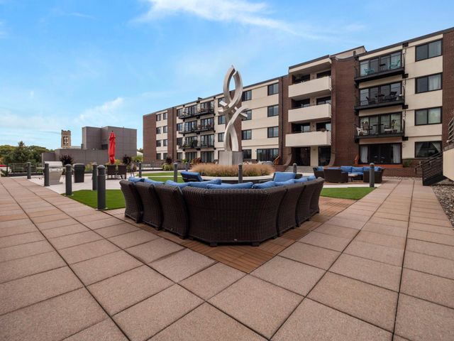48 Groveland Terrace B307, Minneapolis, MN 55403
