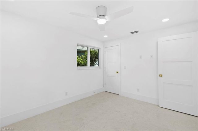 17 Knights Bridge RD, Naples, FL 34112