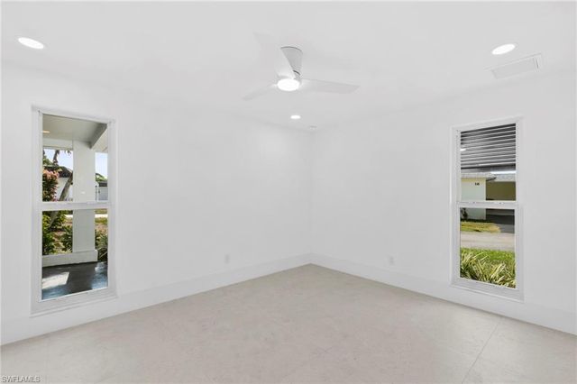 17 Knights Bridge RD, Naples, FL 34112