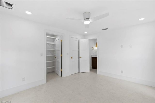 17 Knights Bridge RD, Naples, FL 34112