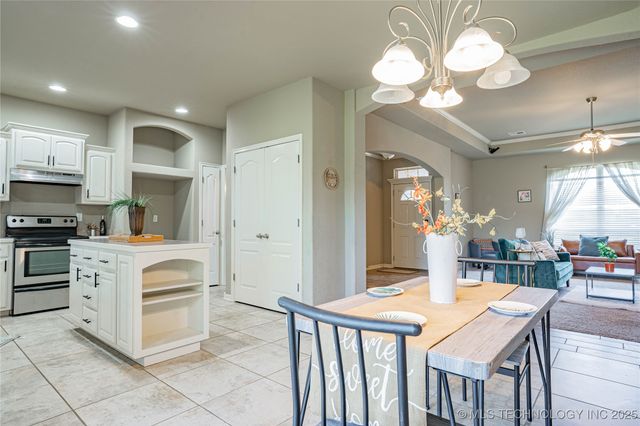 10473 E 143rd Court N, Collinsville, OK 74021