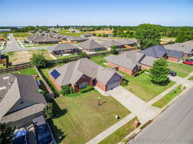 10473 E 143rd Court N, Collinsville, OK 74021