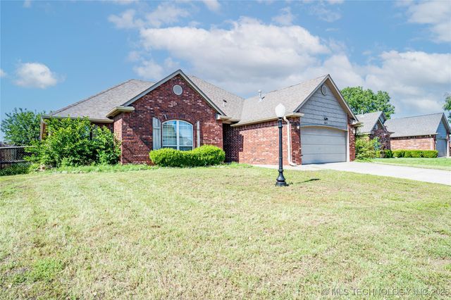10473 E 143rd Court N, Collinsville, OK 74021