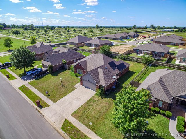 10473 E 143rd Court N, Collinsville, OK 74021