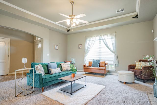 10473 E 143rd Court N, Collinsville, OK 74021