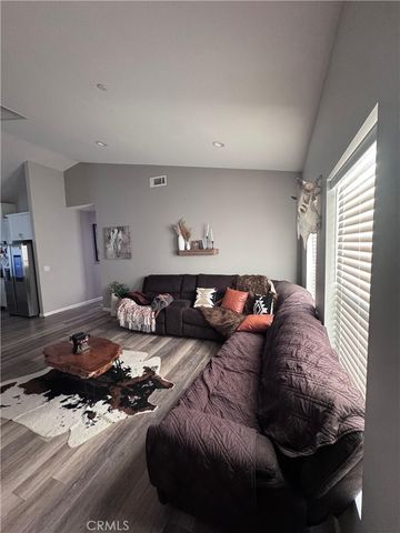 11843 Ivy, Hesperia, CA 92345