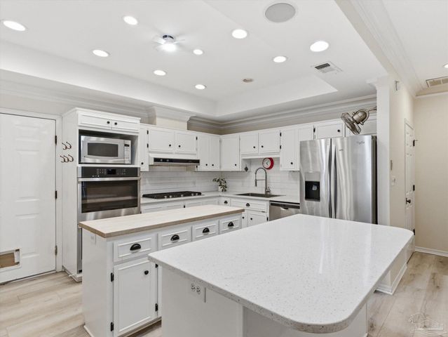 2437 W Bayshore Rd, Gulf Breeze, FL 32563