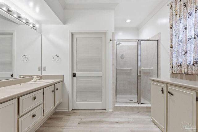 2437 W Bayshore Rd, Gulf Breeze, FL 32563