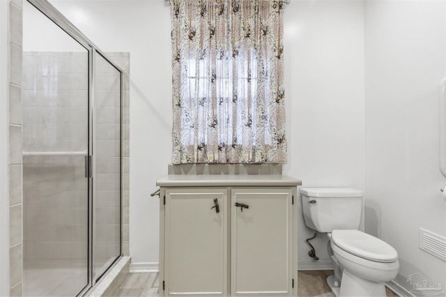 2437 W Bayshore Rd, Gulf Breeze, FL 32563