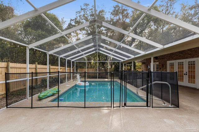 2437 W Bayshore Rd, Gulf Breeze, FL 32563