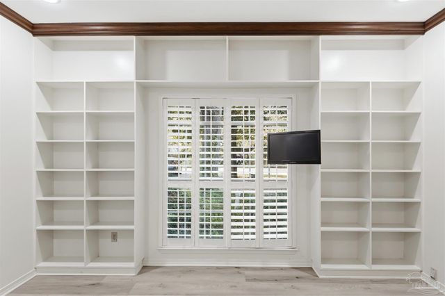 2437 W Bayshore Rd, Gulf Breeze, FL 32563