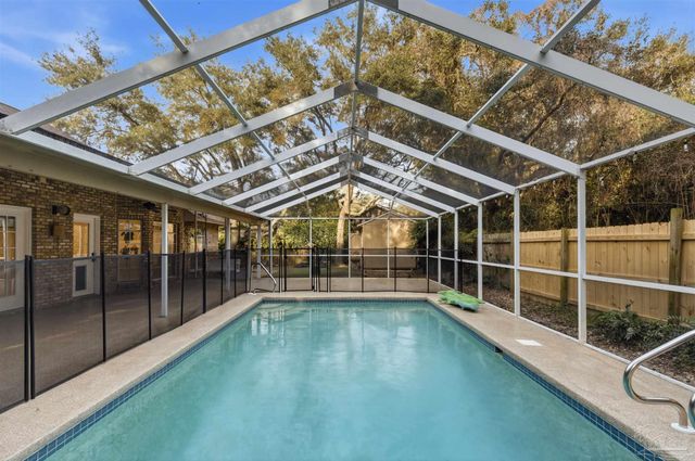 2437 W Bayshore Rd, Gulf Breeze, FL 32563