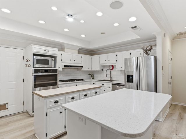 2437 W Bayshore Rd, Gulf Breeze, FL 32563