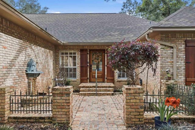 2437 W Bayshore Rd, Gulf Breeze, FL 32563