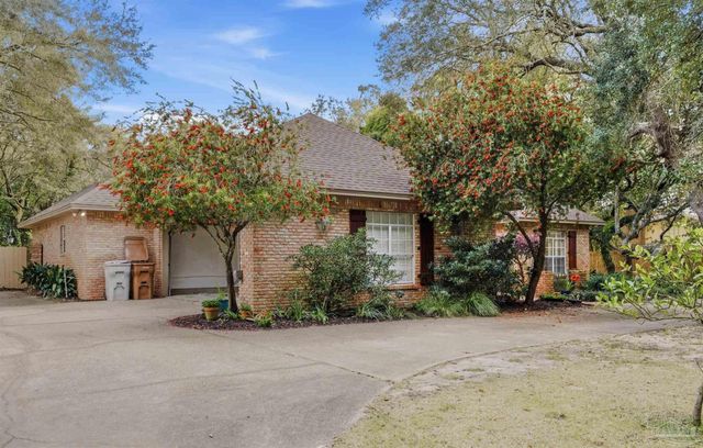 2437 W Bayshore Rd, Gulf Breeze, FL 32563