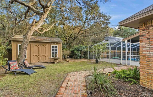 2437 W Bayshore Rd, Gulf Breeze, FL 32563