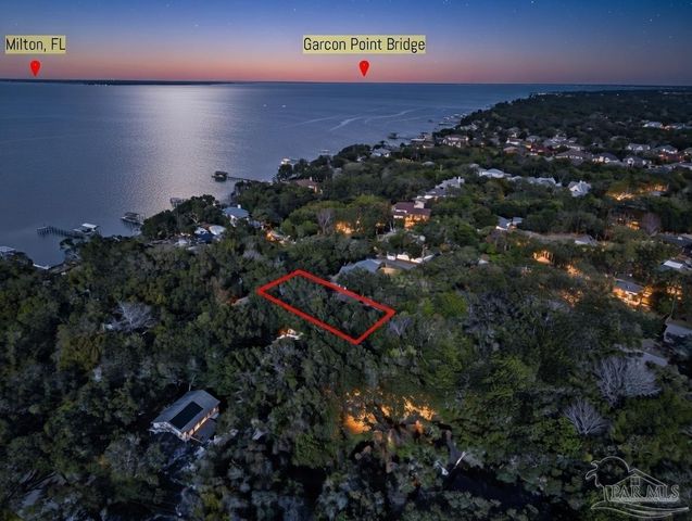 2437 W Bayshore Rd, Gulf Breeze, FL 32563