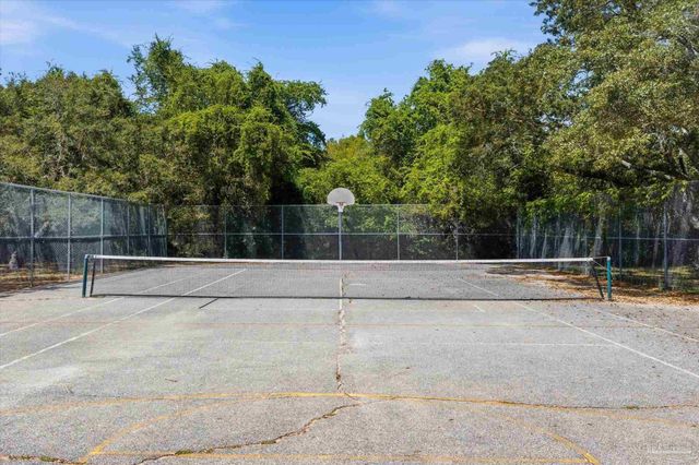 2437 W Bayshore Rd, Gulf Breeze, FL 32563