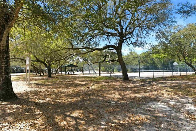 2437 W Bayshore Rd, Gulf Breeze, FL 32563