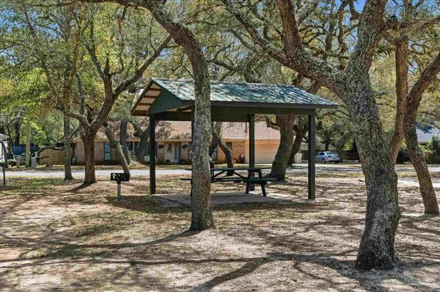 2437 W Bayshore Rd, Gulf Breeze, FL 32563