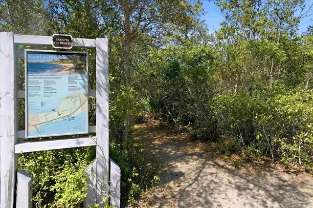 2437 W Bayshore Rd, Gulf Breeze, FL 32563