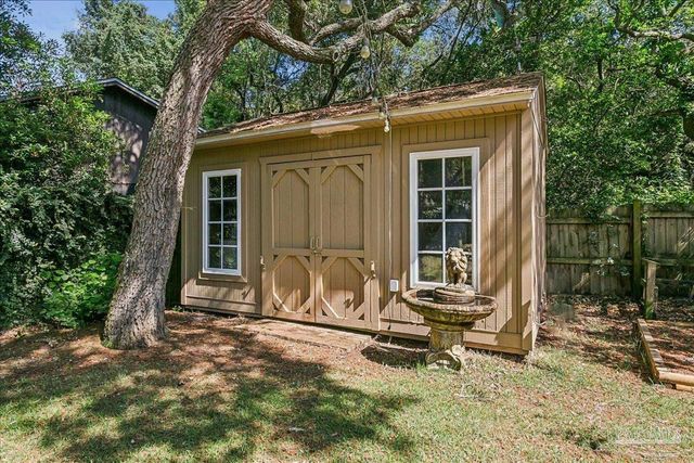2437 W Bayshore Rd, Gulf Breeze, FL 32563
