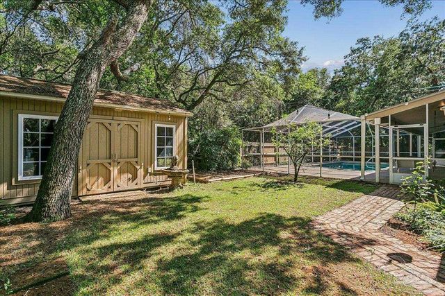 2437 W Bayshore Rd, Gulf Breeze, FL 32563