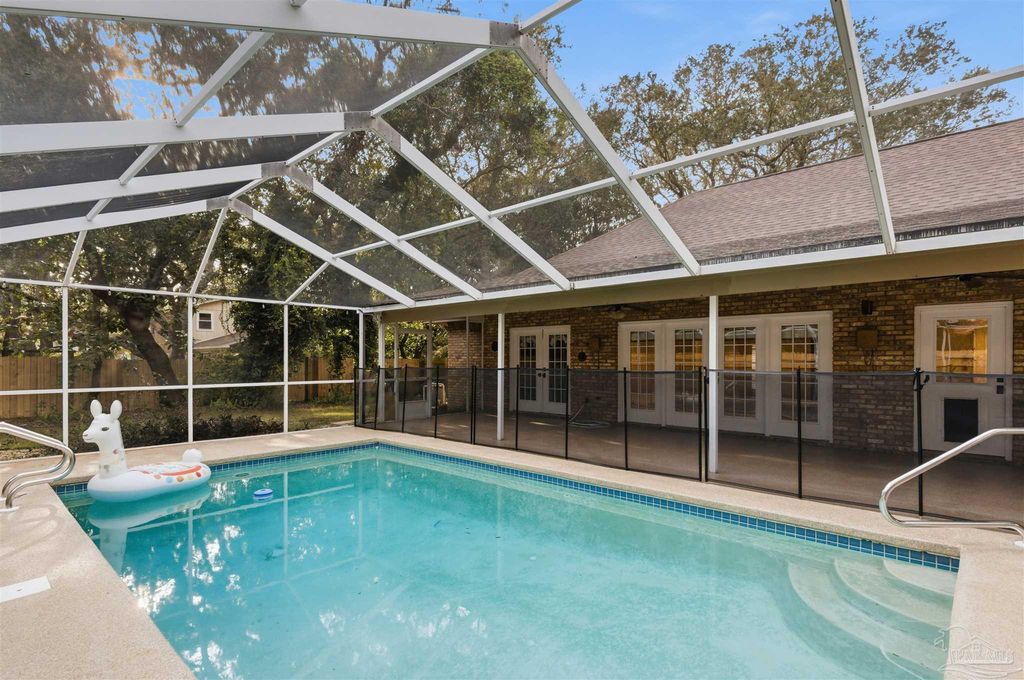 2437 W Bayshore Rd, Gulf Breeze, FL 32563