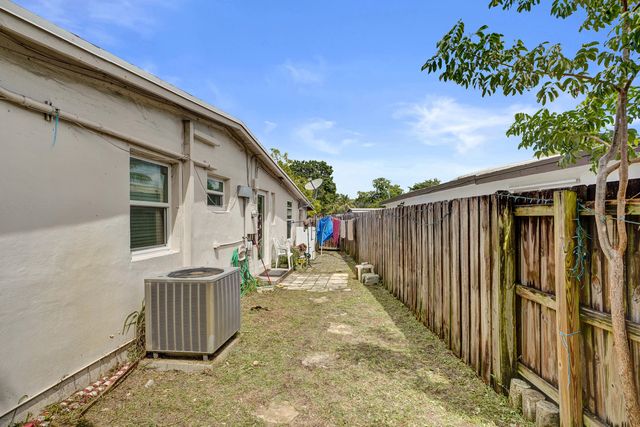 3630 SW 40th Street, West Park, FL 33023