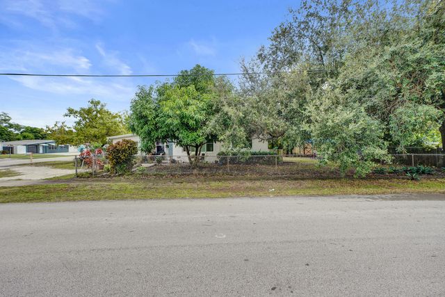 3630 SW 40th Street, West Park, FL 33023