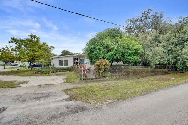 3630 SW 40th Street, West Park, FL 33023