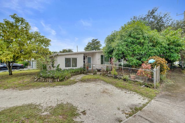 3630 SW 40th Street, West Park, FL 33023