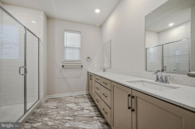 676 MAYFIELD FALLS DR, Newark, DE 19702