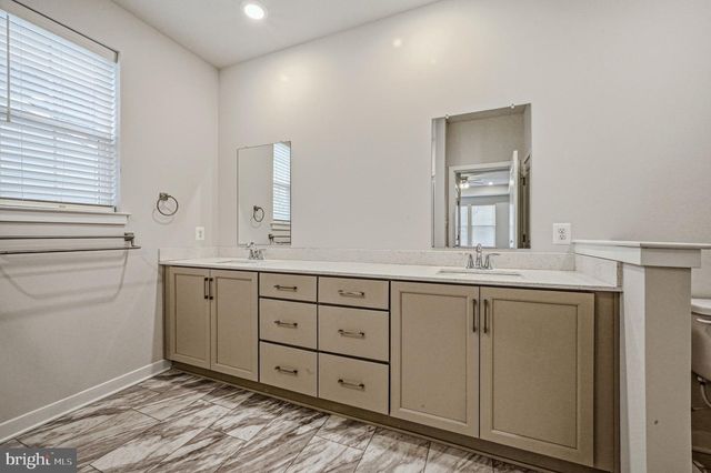 676 MAYFIELD FALLS DR, Newark, DE 19702