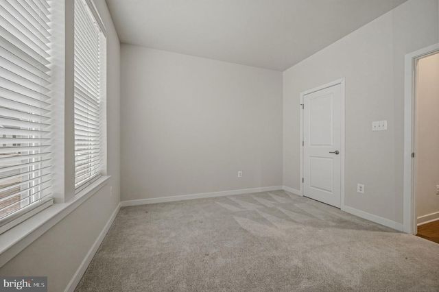 676 MAYFIELD FALLS DR, Newark, DE 19702