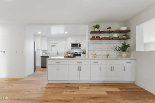 22718 Cantlay Street, Los Angeles, CA 91307