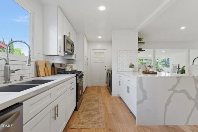 22718 Cantlay Street, Los Angeles, CA 91307