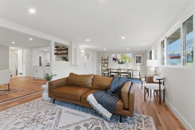 22718 Cantlay Street, Los Angeles, CA 91307