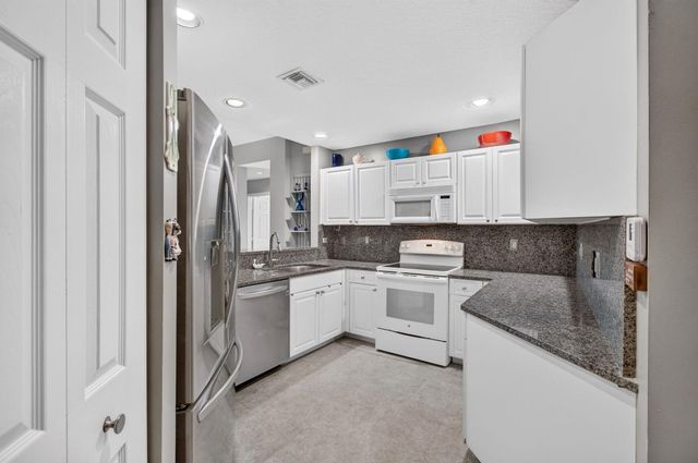 12418 Crystal Pointe Drive 102, Boynton Beach, FL 33437