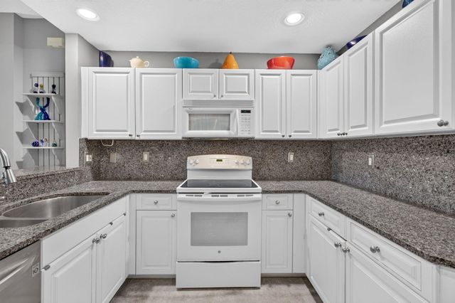 12418 Crystal Pointe Drive 102, Boynton Beach, FL 33437