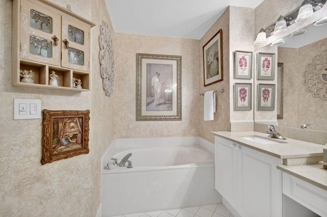 12418 Crystal Pointe Drive 102, Boynton Beach, FL 33437