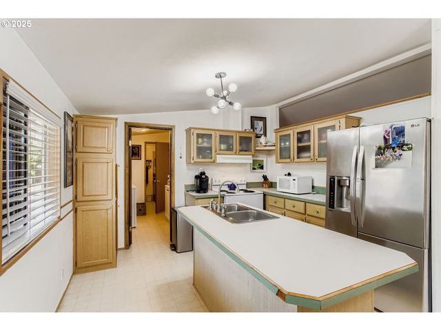 20248 HIGHWAY 213, Oregon City, OR 97045