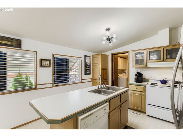 20248 HIGHWAY 213, Oregon City, OR 97045