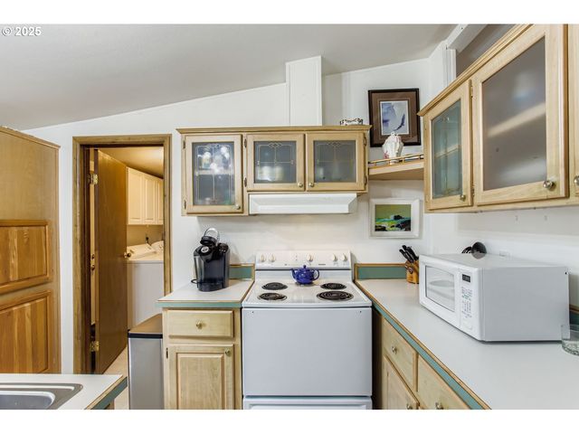 20248 HIGHWAY 213, Oregon City, OR 97045