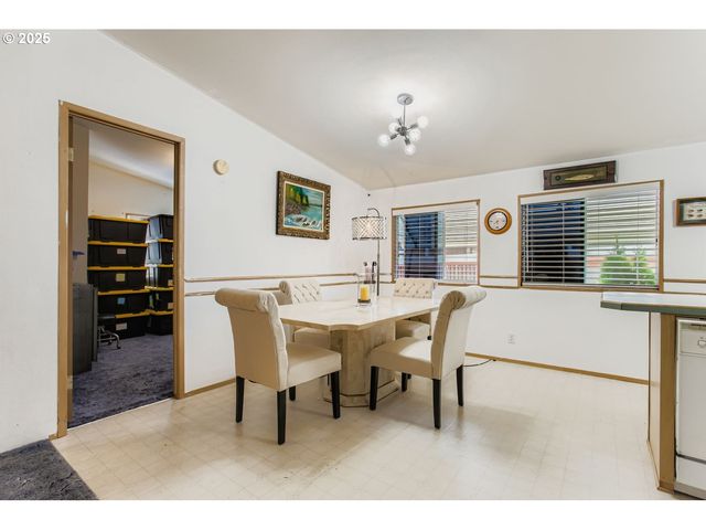 20248 HIGHWAY 213, Oregon City, OR 97045