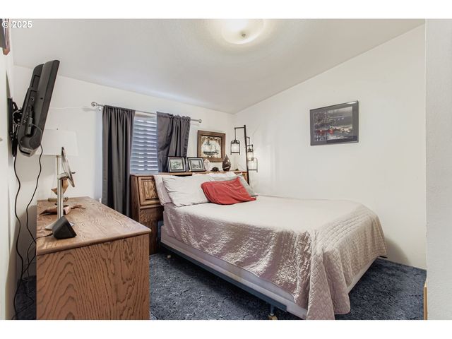 20248 HIGHWAY 213, Oregon City, OR 97045