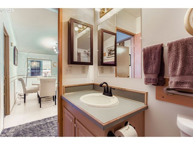20248 HIGHWAY 213, Oregon City, OR 97045