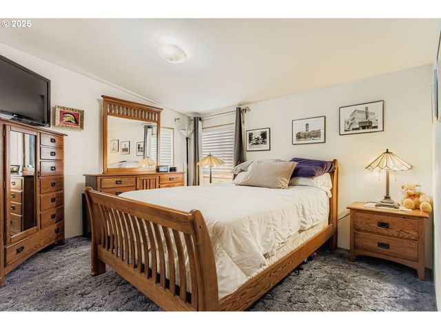 20248 HIGHWAY 213, Oregon City, OR 97045